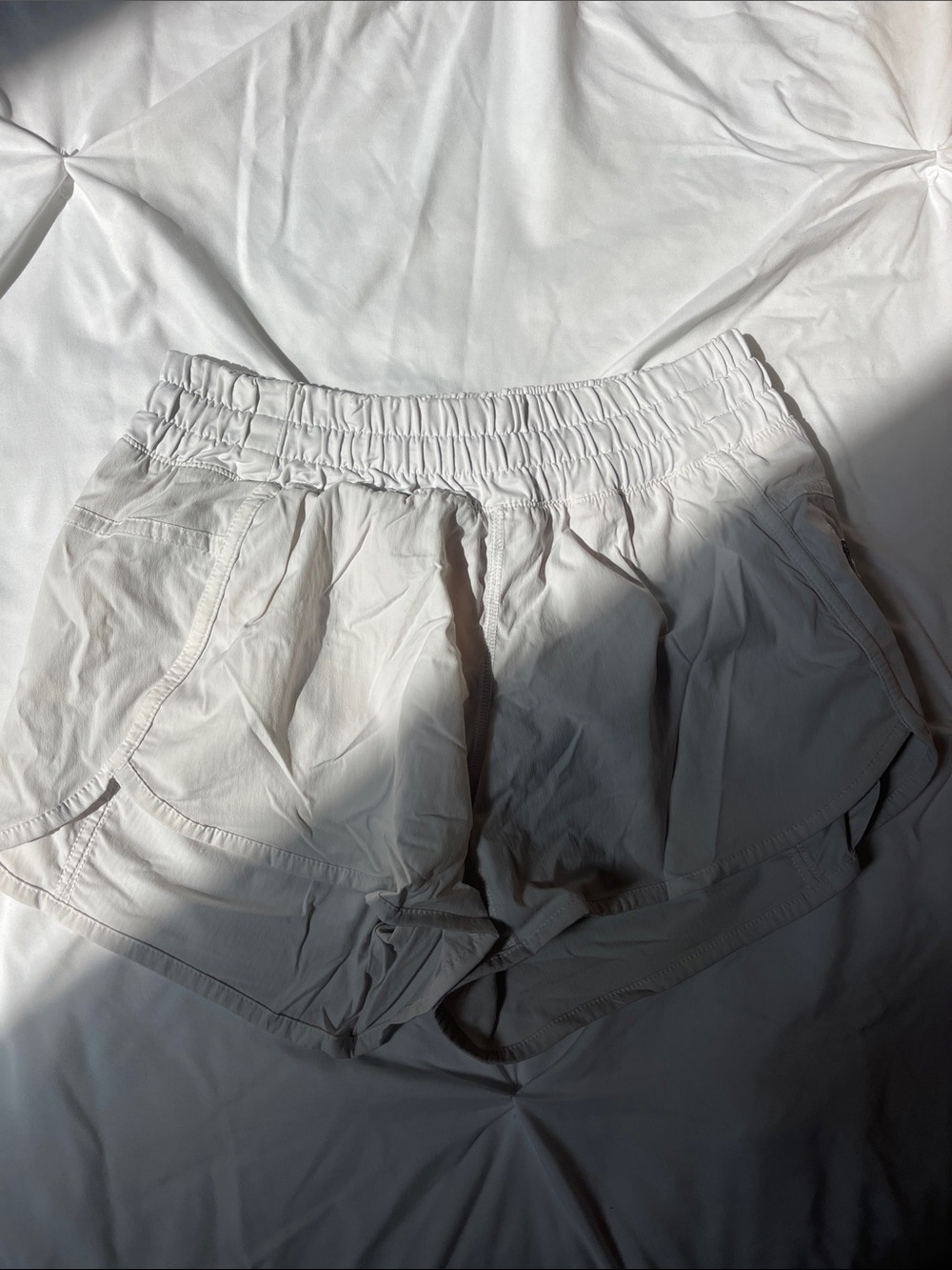 Lululemon tracker short V 4 inch White
